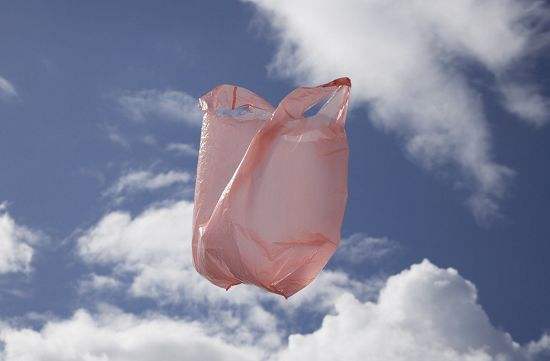 Agħmel Bag tal-Plastik Biex Tingħata Attenzjoni Għal X'inhi Il-Problema